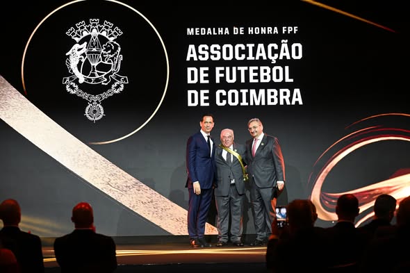 AF Coimbra distinguida com a Medalha de Honra da FPF